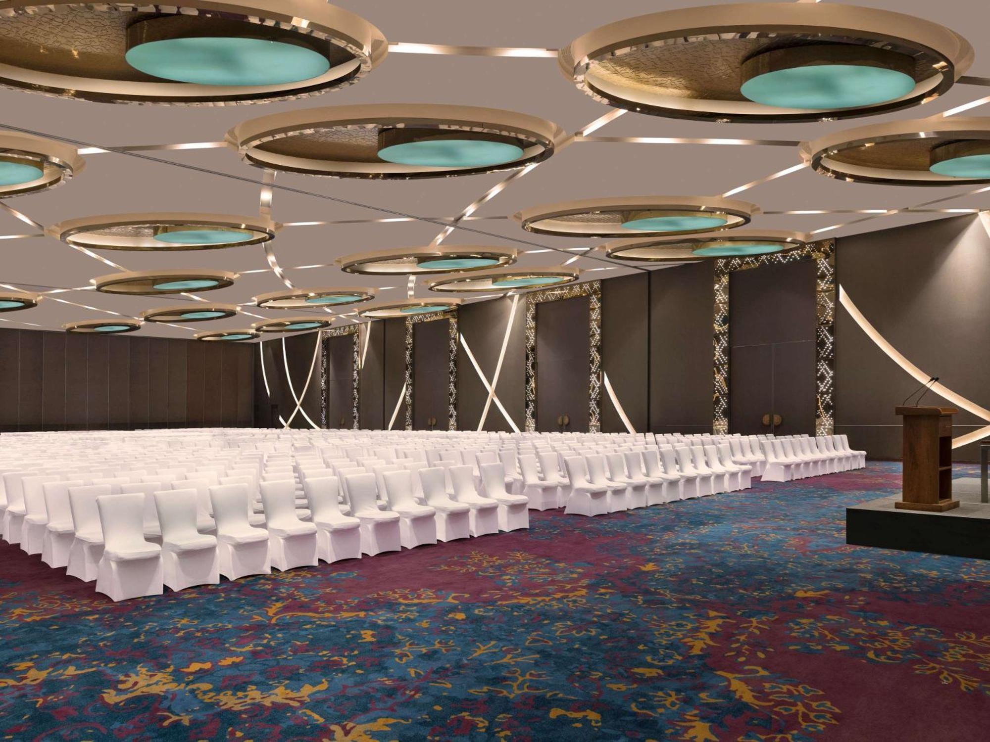 Pullman Aerocity 5*